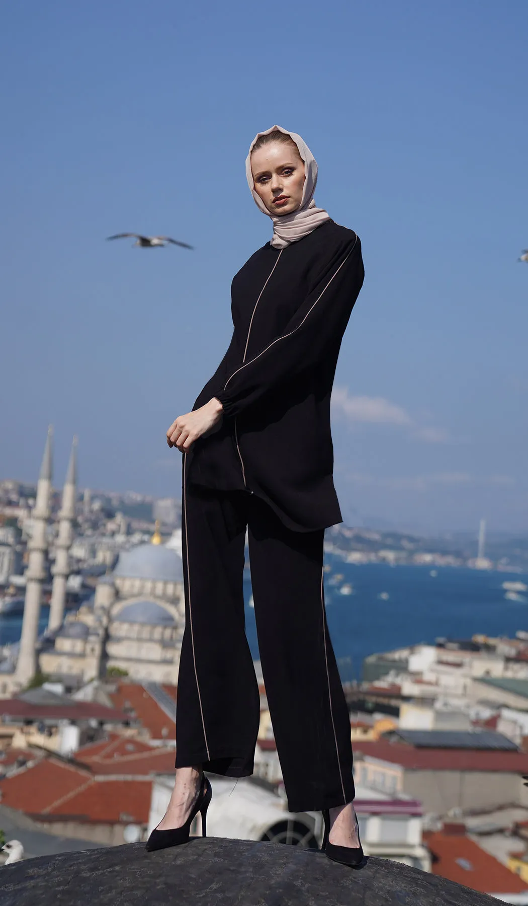 Abiyya Sleek Long Top - Black/Cafe