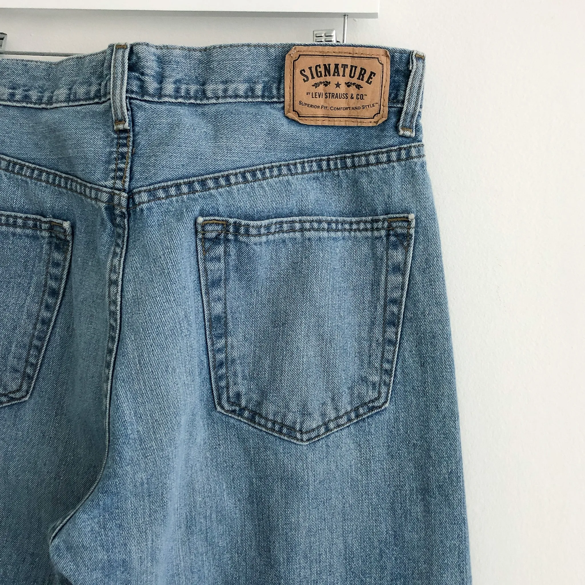 Levi's Signature Light Wash Denim Jeans