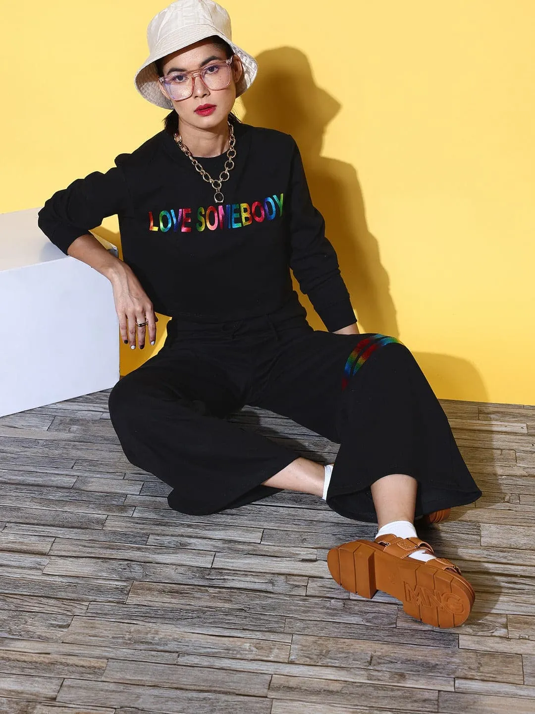 Women Black Love Somebody Sweatshirt With Track Pants